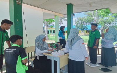 Siswa SMKN 1 Paguyaman Jalani Pemeriksaan Kesehatan oleh Tim Puskesmas Paguyaman